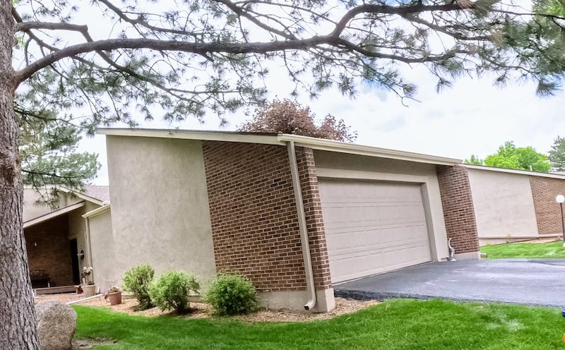 A cOndo Garage door in Parker Colorado